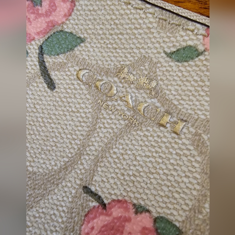 Coach Floral Print Signature Monogramm Crossgrain Leather Wristlet NWT - Picture 3 of 11